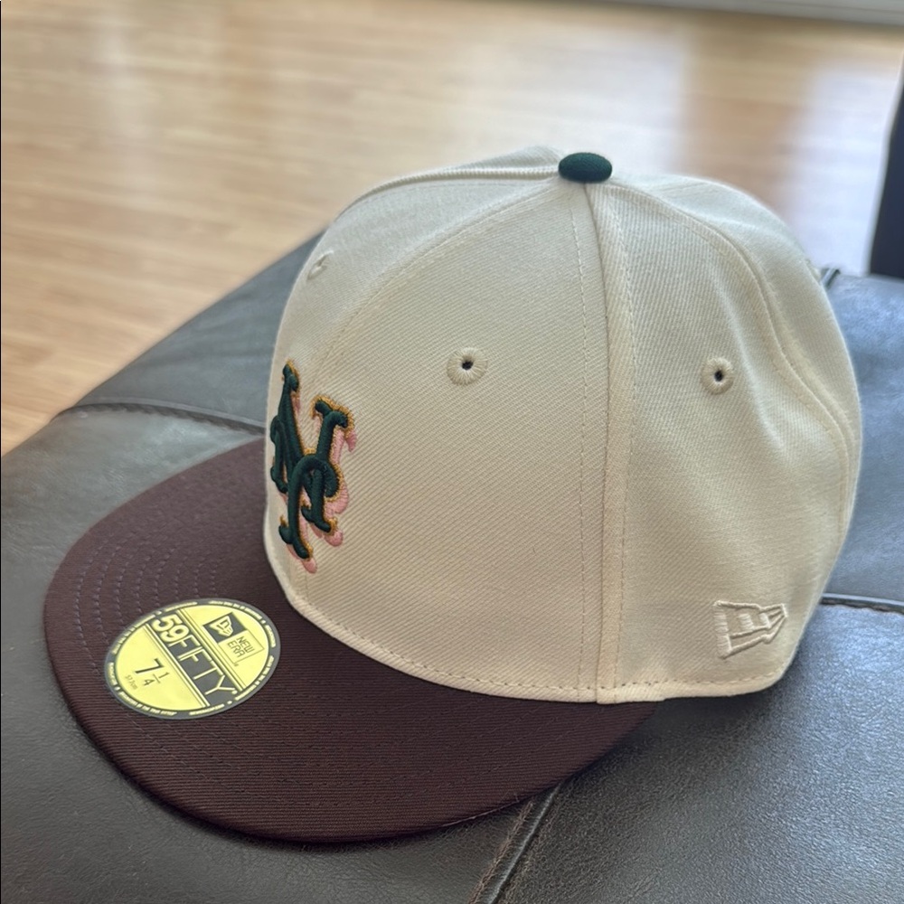 Limited Edition Hatclub NewEra NY Mets Cream & Brown fitted with pink under brim - Picture 7 of 7
